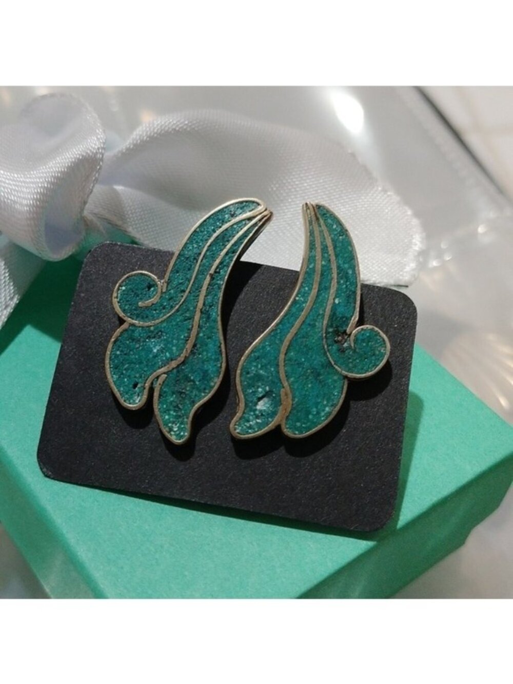 Vintage Sterling Silver Crushed Turquoise Swirl Fan Earrings w/Screwback closure